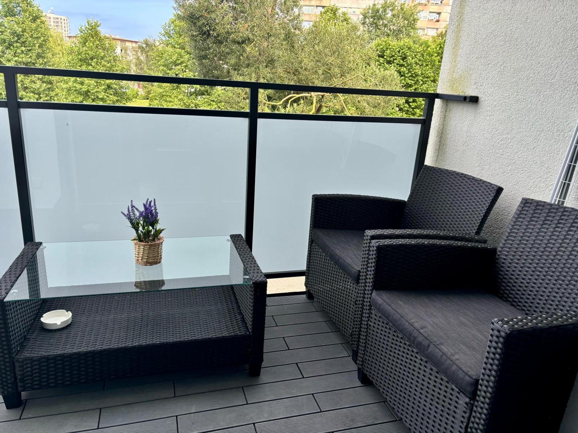 Apartment Green With Private Bike Storage 슈비노우이스쳬 외부 사진